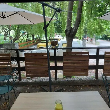& Restaurant Le Chalvet *